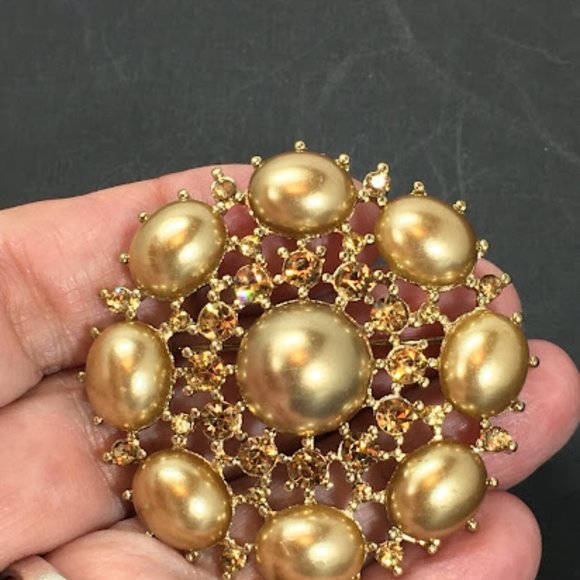 MONET Gold Tone Faux Pearl and Rhinestone Large Round Brooch - Picture 5 of 5